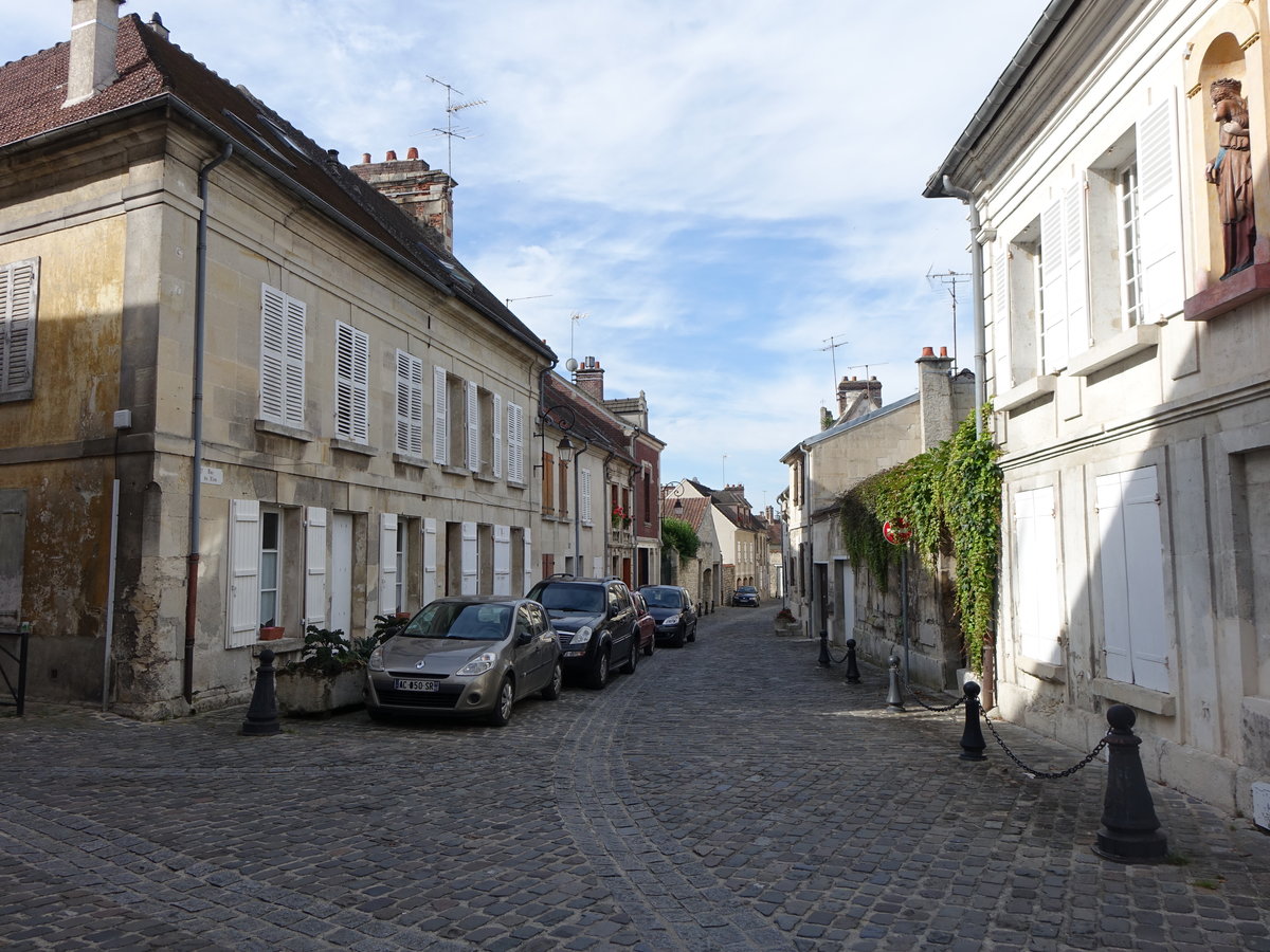 Crepy-en-Valois, Huser in der Rue de Lion (10.07.2016)