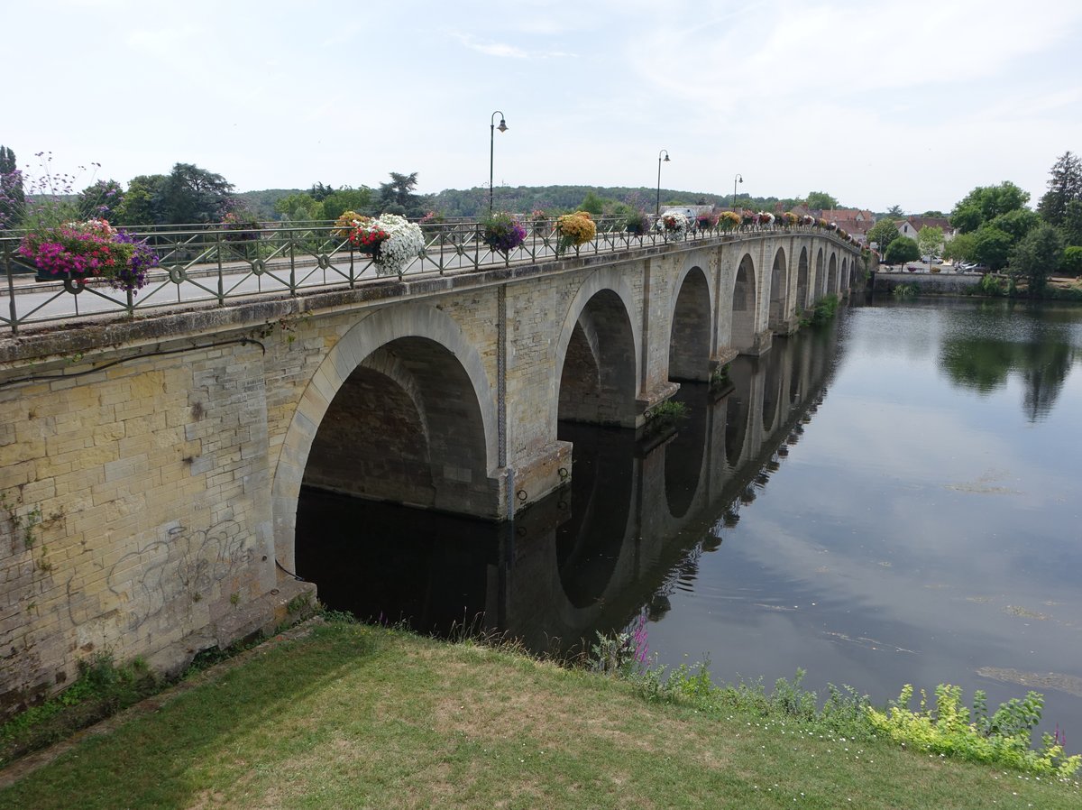 Creuse Brcke bei Descartes, erbaut im 15. Jahrhundert (08.07.2017)