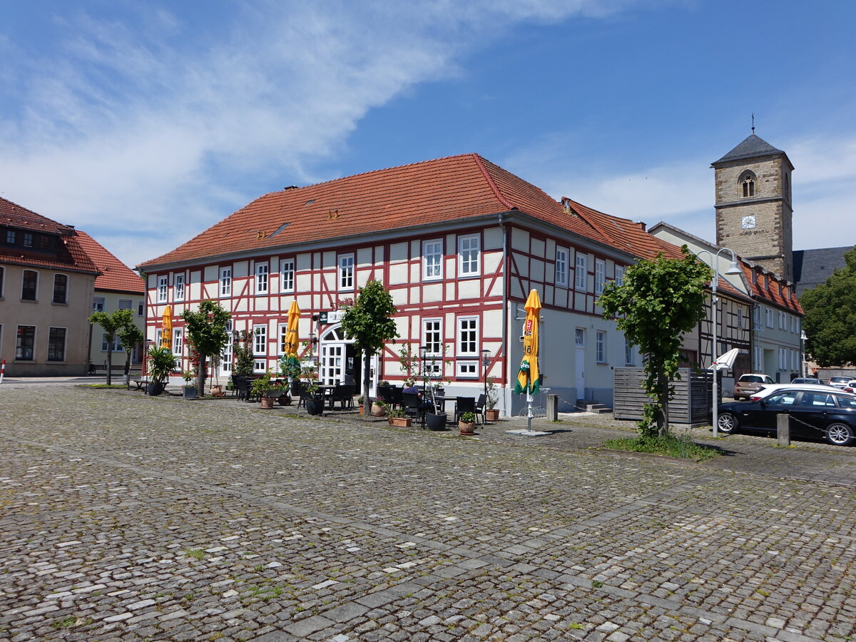 Creuzburg, alte Posthalterei und St. Nicolai Kirche am Plan (03.06.2022)