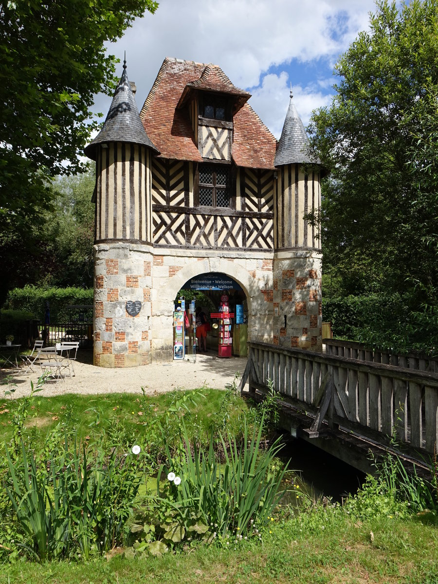 Crevecoeur-en-Auge, Pfrtnerhuschen am Schloss, erbaut im 15. Jahrhundert (12.07.2016)