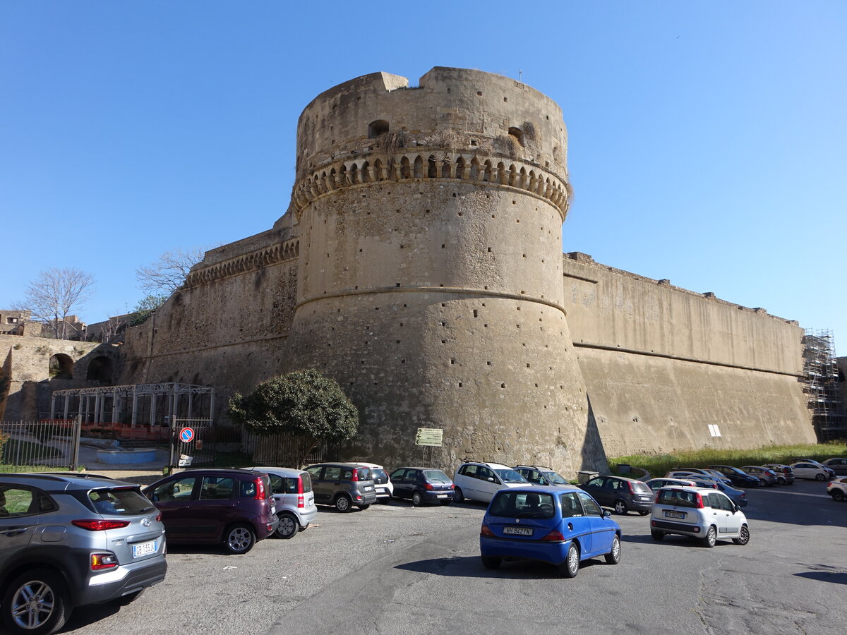 Crotone, Castello Carlo V., Festung aus dem 9. Jahrhundert, Umbau durch Karl V. 1541 (08.04.2024)