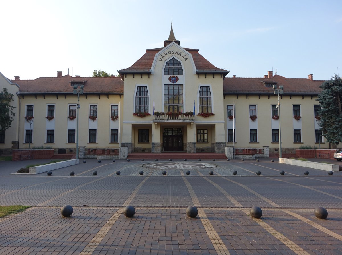 Csongrad, Rathaus, erbaut 1937 am Kossuth Ter nach Plnen von Ferenc Csokasi (25.08.2019)