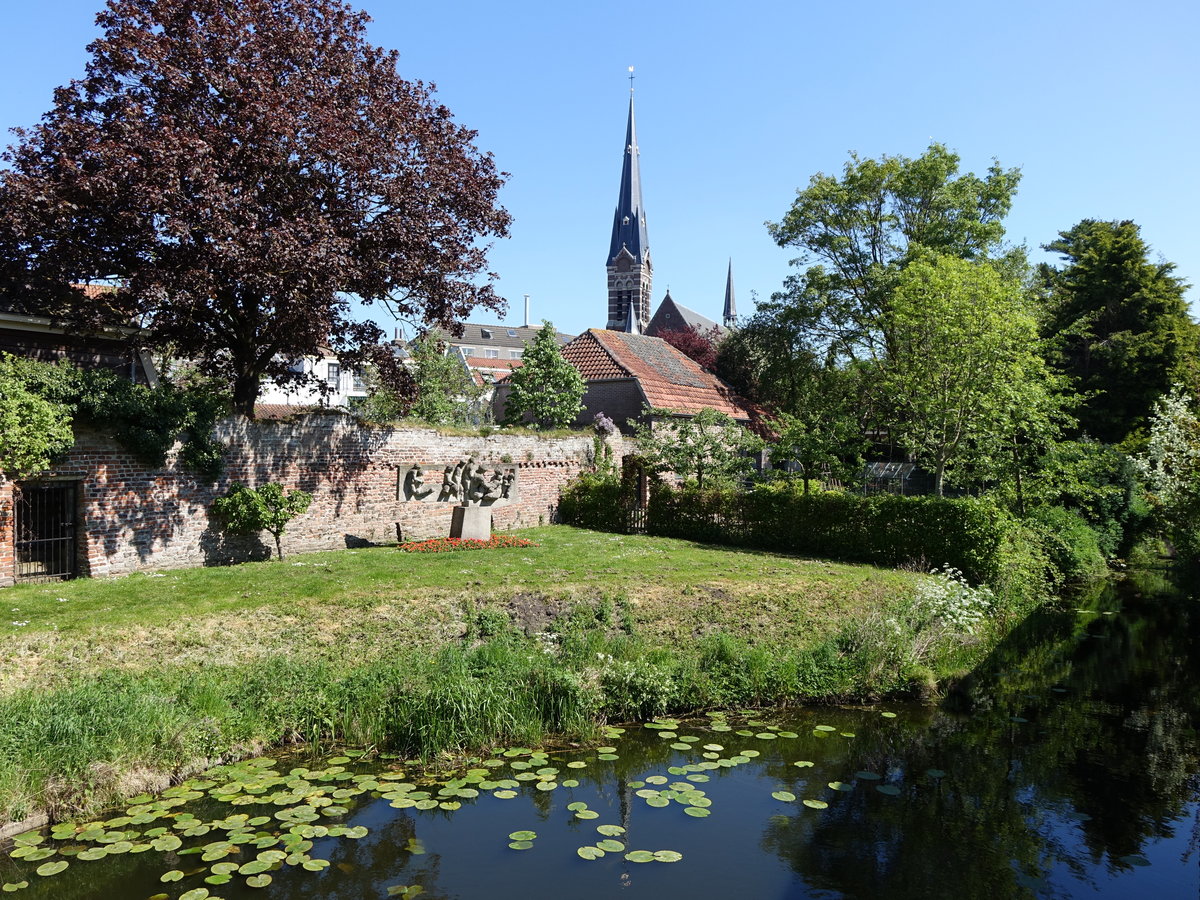 Culemborg, Stadtwall mit St. Barbara Kirche (09.05.2016)