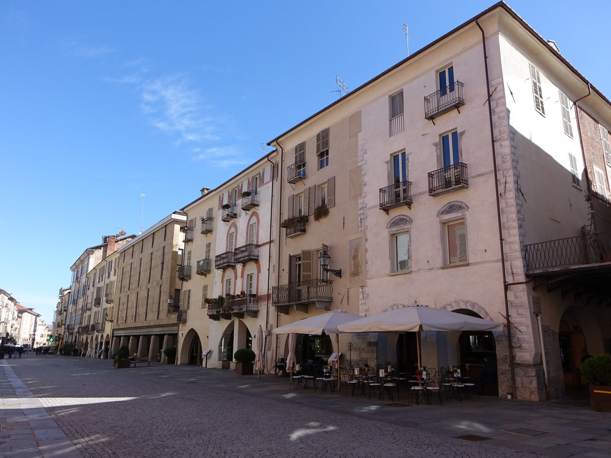 Cuneo, Casa Ghibaudo della Pistolesa in der Via Roma, erbaut 1677 (03.10.2018)