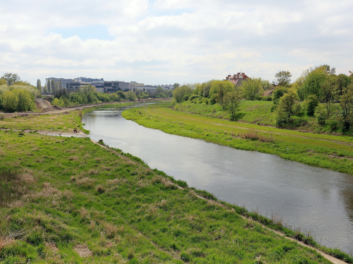 Cybina ein Nebenarm der Warthe gesehen am 30. April 2017 nahe der Wyszyńskiego.