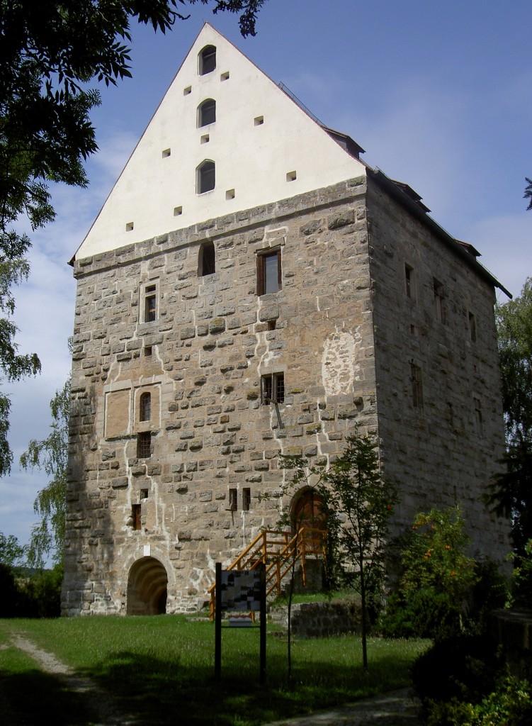 Dachsbach, Wohnturm der ehem. Wasserburg, 13. Jahrhundert (10.08.2014)