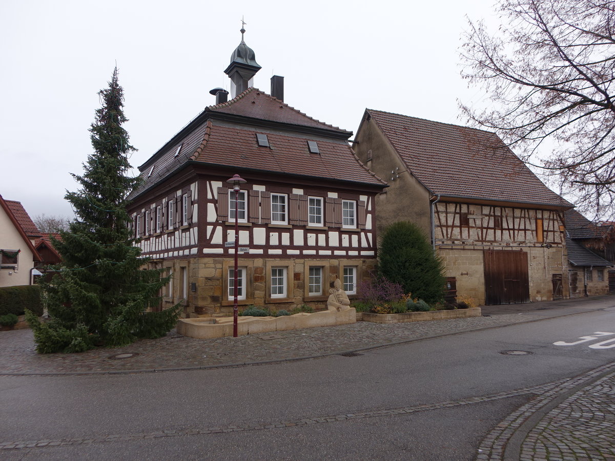 Dahenfeld, altes Rathaus, erbaut von 1758 bis 1759 (23.12.2018)