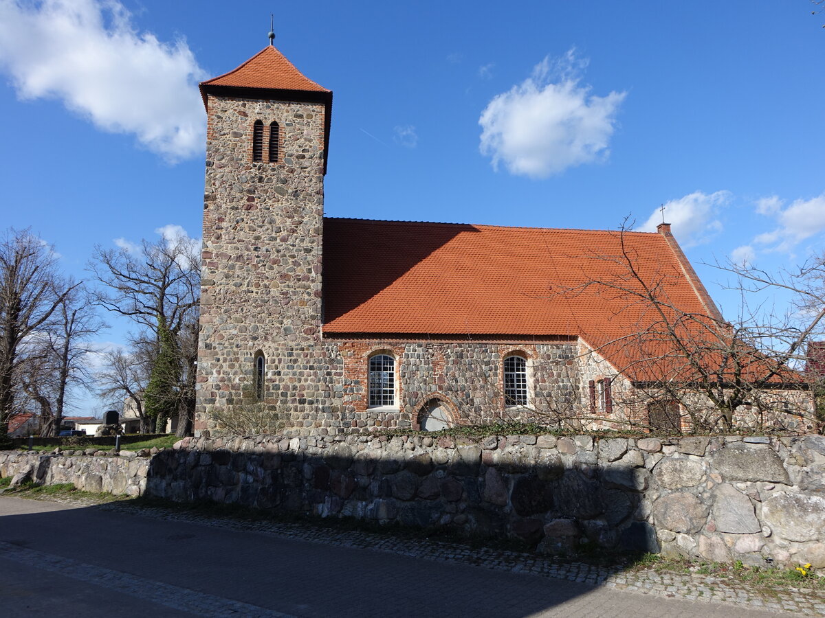Dahlewitz, evangelische Kirche, Feldsteinkirche aus dem 13. Jahrhundert (06.04.2026)