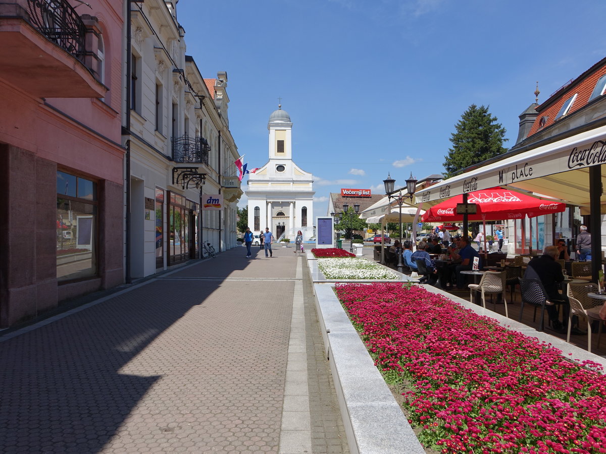 Dakovo, Fussgngerzone in der Pape Ivana Pavla II. Strae (02.05.2017)