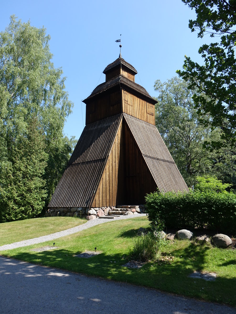 Danderyd, hlzerner Glockenturm der Ev. Kirche, erbaut 1728 (03.06.2018)