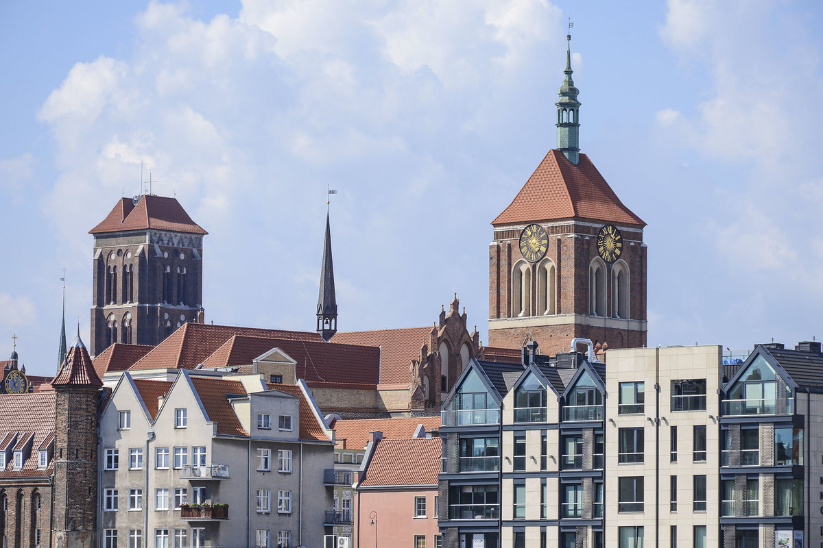 Danzig / Gdnsk. Blick auf die Rechtstadt - links im Bild ist die Marienkirche zu sehen und rechts im Bild die Johanneskirche. Aufnahme: 13. August 2019.