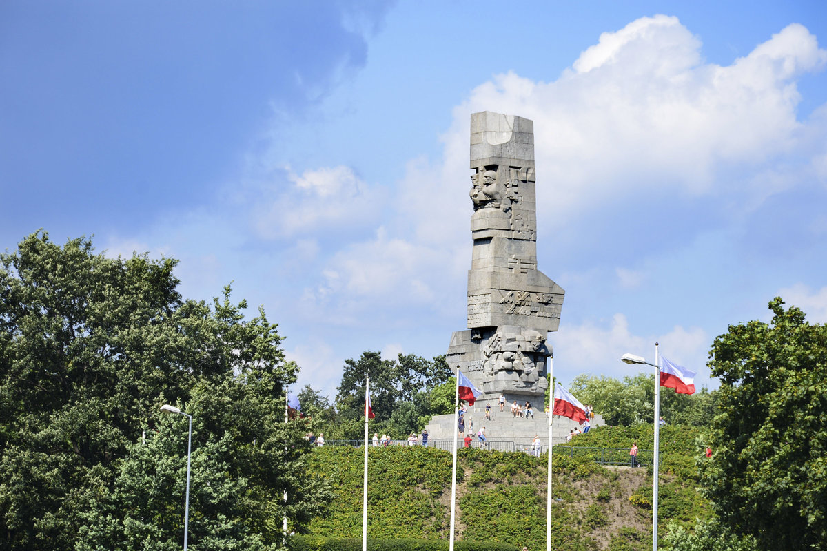 Danzig / Gdansk - Westerplatte-Denkmal zu Ehren der polnischen Verteidiger. Die Polen forderten nach dem Ersten Weltkrieg von der Freien Stadt Danzig ein Gelnde zur Anlegung eines Munitionsdepots. Dieser Forderung gab der Vlkerbund mit Beschluss von 1924 statt. Polen wurde das Ostseebad Westerplatte zugestanden, obwohl der Danziger Senat Anfang an dagegen protestiert hatte.  Aufnahme: 13. August 2019.