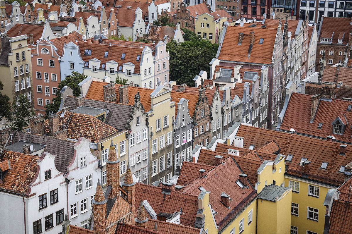 Danzig - Gdnsk. Blick vom Turm des Rechtstdtischen Rathauses auf Frauengasse (polnisch: Mariacka). Aufnahme: 12. August 2019.