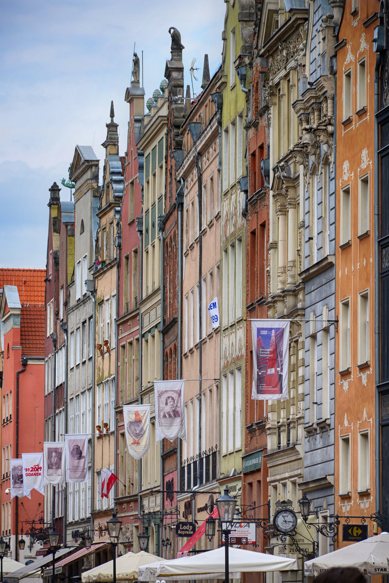 Danzig - Gdnsk. Giebelhuser am Langen Markt (polnisch: Długi Targ) in der Danziger Rechtstadt. Aufnahme: 12. August 2019.