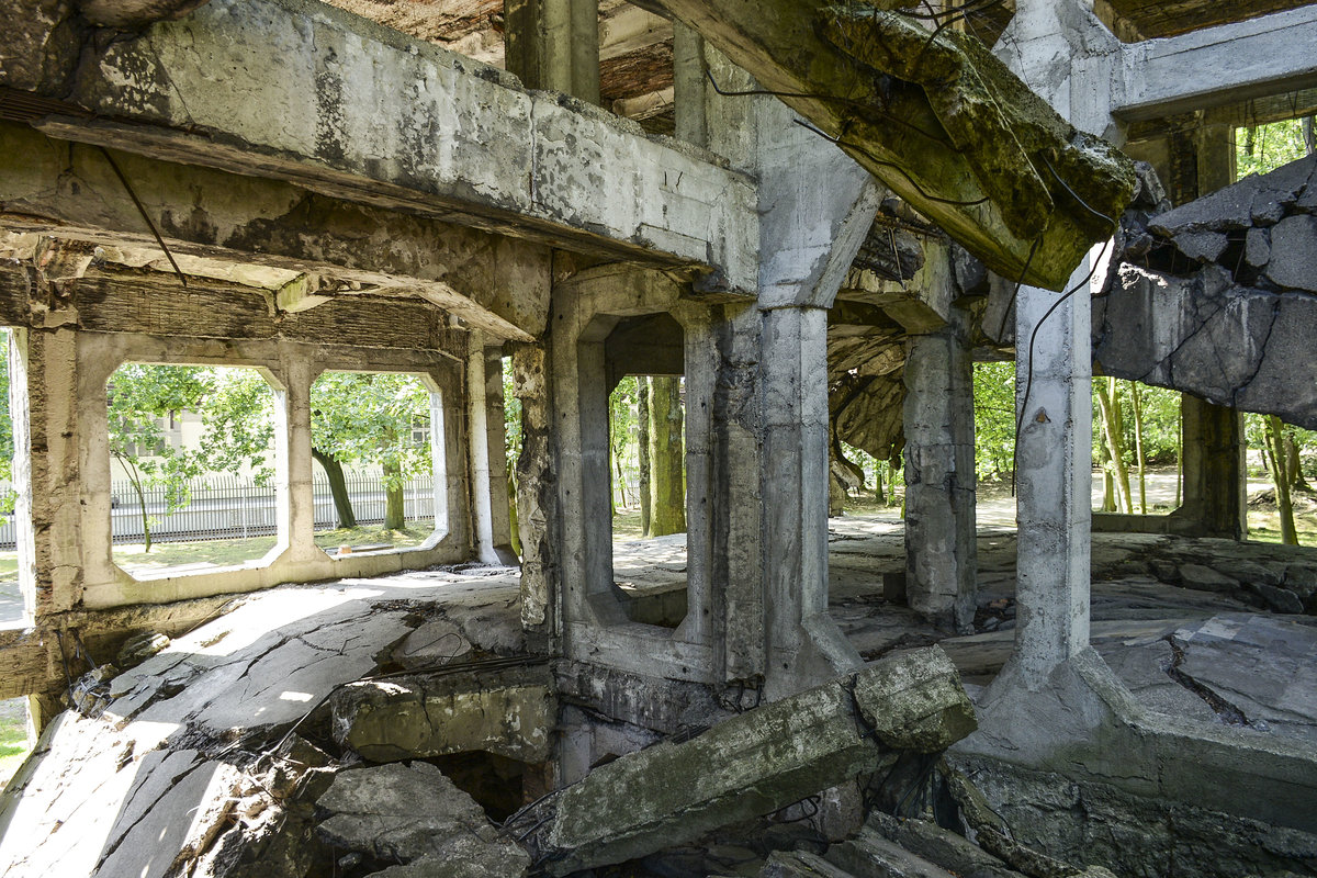 Danzig - Gdnsk. Im Ruinen der ehemaligen polnischen Kaserne auf der Halbinsel Westerplatte im nrdlichen teil Danzigs. Aufnahme: 13. August 2019.