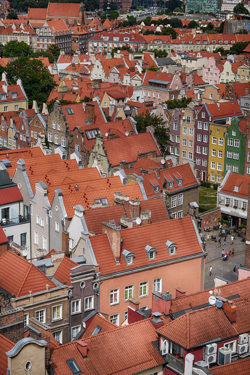 Danzig - Gdansk. Aussicht vom Rechtstdtischen Rathaus. Im Vordergrund sind die Huser um Jopengasse (Piwna) zu sehen. Aufnahme: 12. August 2019.