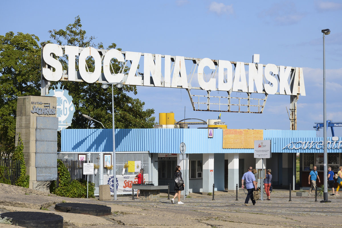 Danzig - Gdansk. Eingang zur ehemaligen Leninwerf - heute: Stocznia Gdańsk Spółka Akcyjna (Die Werft Danzig AG). Aufnahme: 14. August 2019.
