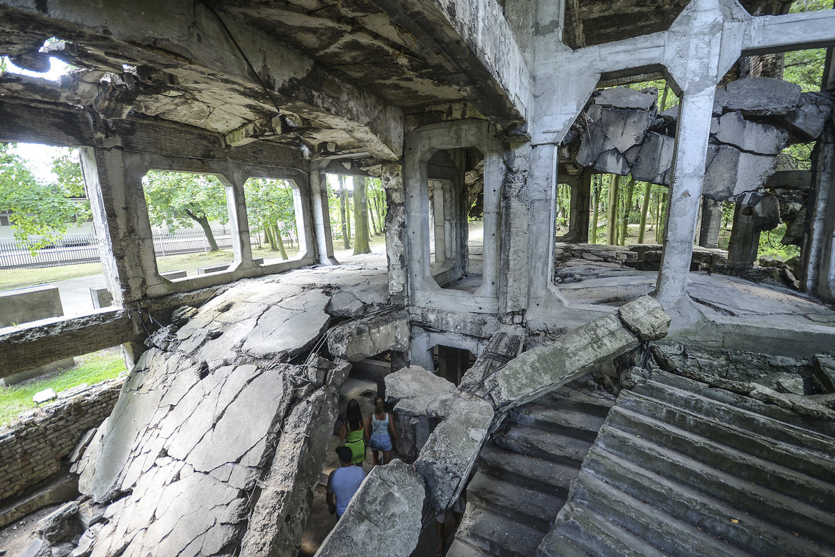 Danzig - Gdansk. In den Ruinen der polnischen Kaserne auf Westerplatte. Aufnahme: 13. August 2019.