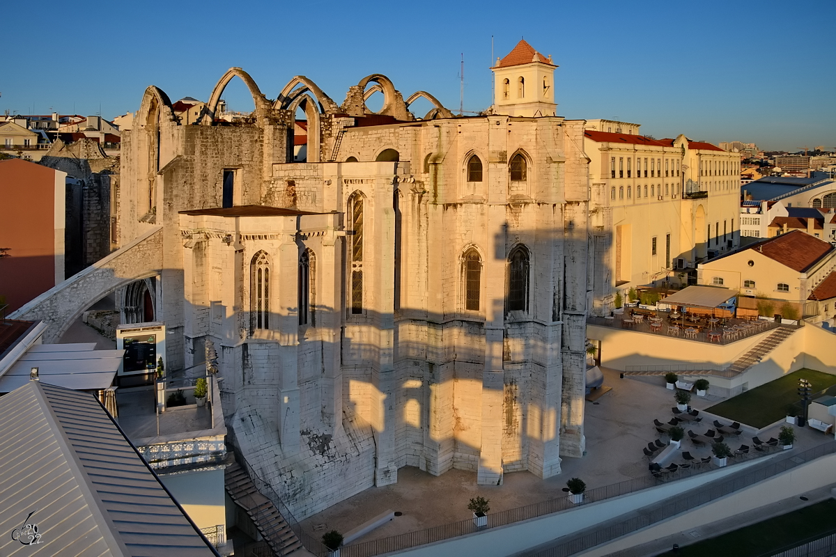 Das von 1389 bis 1423 im gotischen Stil errichtete Kloster des Karmeliter-Ordens (Convento do Carmo) wurde 1755 whrend des groen Erdbebens von Lissabon zerstrt. (Januar 2017)