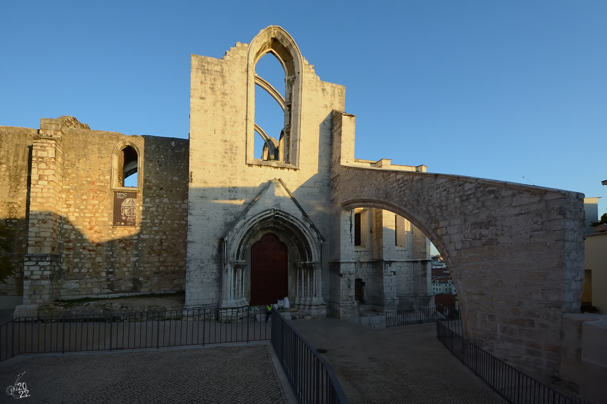 Das von 1389 bis 1423 im gotischen Stil errichtete Kloster des Karmeliter-Ordens (Convento do Carmo) wurde 1755 whrend des groen Erdbebens von Lissabon zerstrt. (Januar 2017)