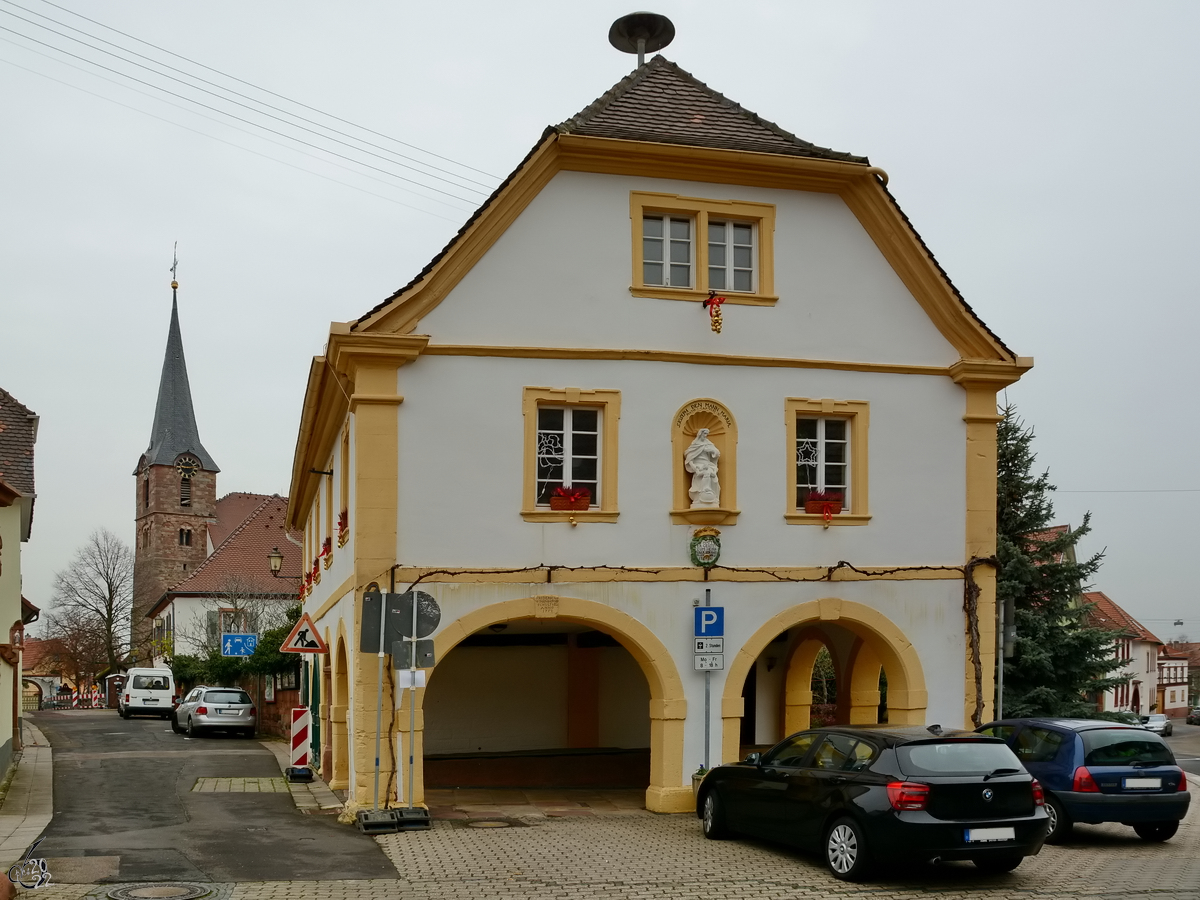 Das 1601 erbaute Rathaus in Diesesfeld steht unter Denkmalschutz. (Dezember 2014)