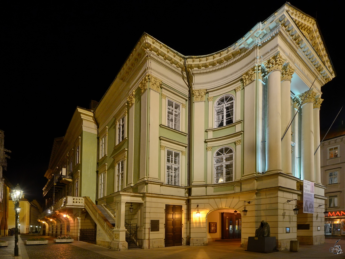 Das von 1781 bis 1783 erbaute Stndetheater befindet sich in der Prager Altstadt und ist durch die Urauffhrung der zwei Opern Don Giovanni (1787) und La clemenza di Tito (1791) von Wolfgang Amadeus Mozart in die Musikgeschichte eingegangen.