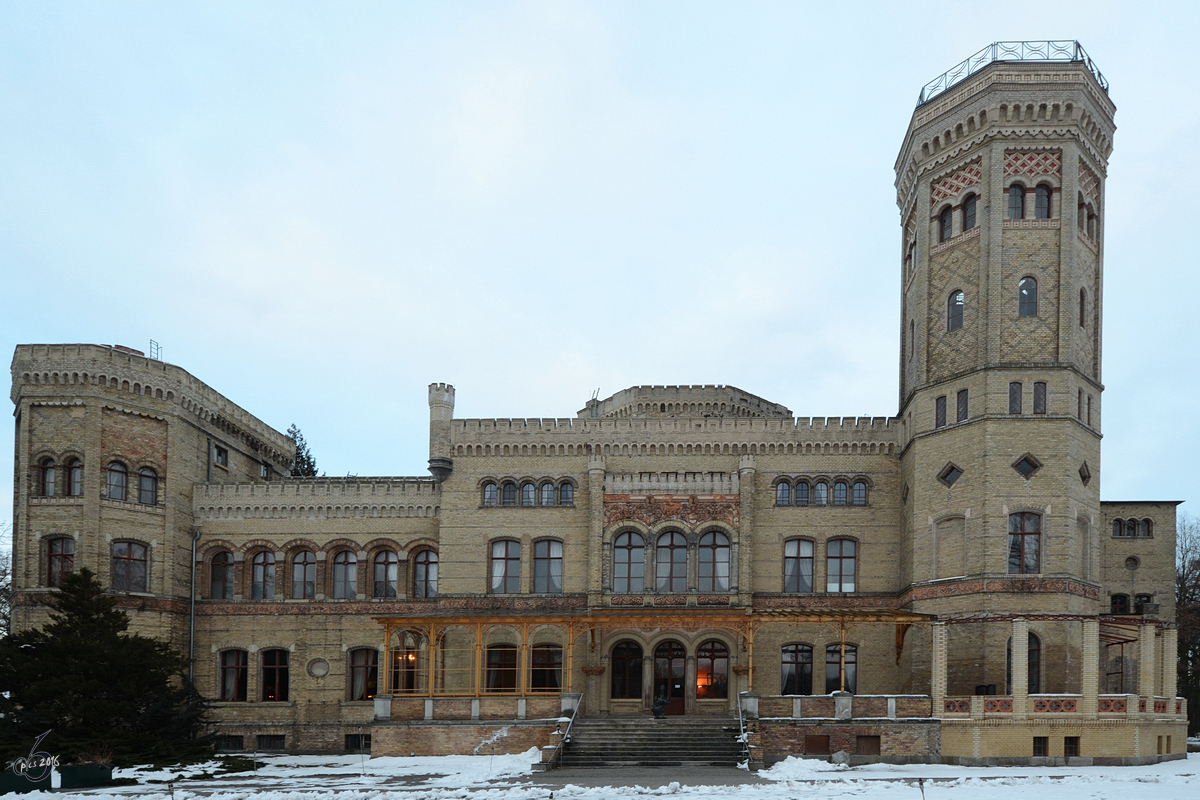 Das 1851 im neugotischen Stil erbaute Schloss Neetzow ist heute ein Hotel. (Mrz 2013)