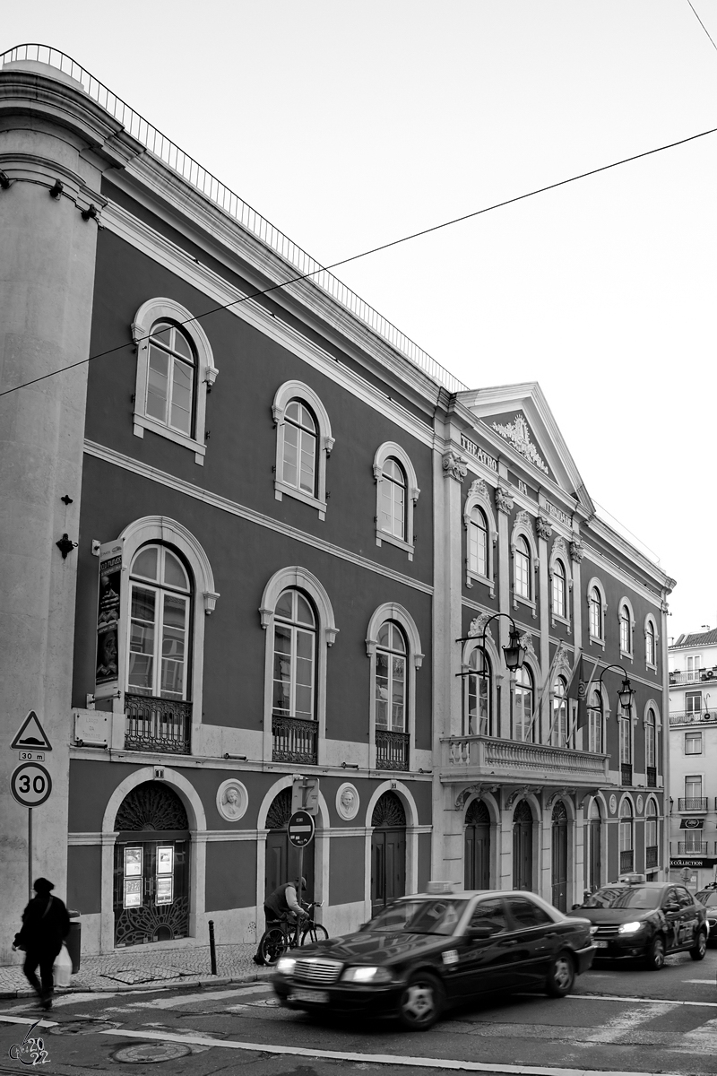 Das 1867 errichtete Teatro da Trindade ist ein Theatergebude im Zentrum von Lissabon. (Februar 2017)