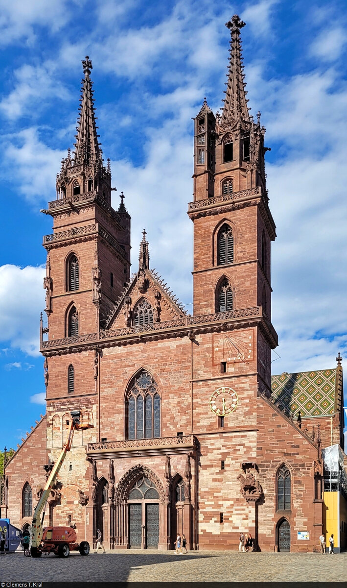 Das 67 Meter hohe Basler Münster ist eines der Wahrzeichen der Stadt Basel (CH) und wurde in etwa 500 Jahren erbaut.

🕓 31.7.2022 | 17:30 Uhr