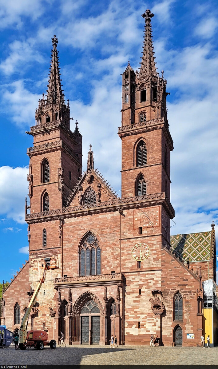 Das 67 Meter hohe Basler Mnster ist eines der Wahrzeichen der Stadt Basel (CH) und wurde in etwa 500 Jahren erbaut.

🕓 31.7.2022 | 17:30 Uhr