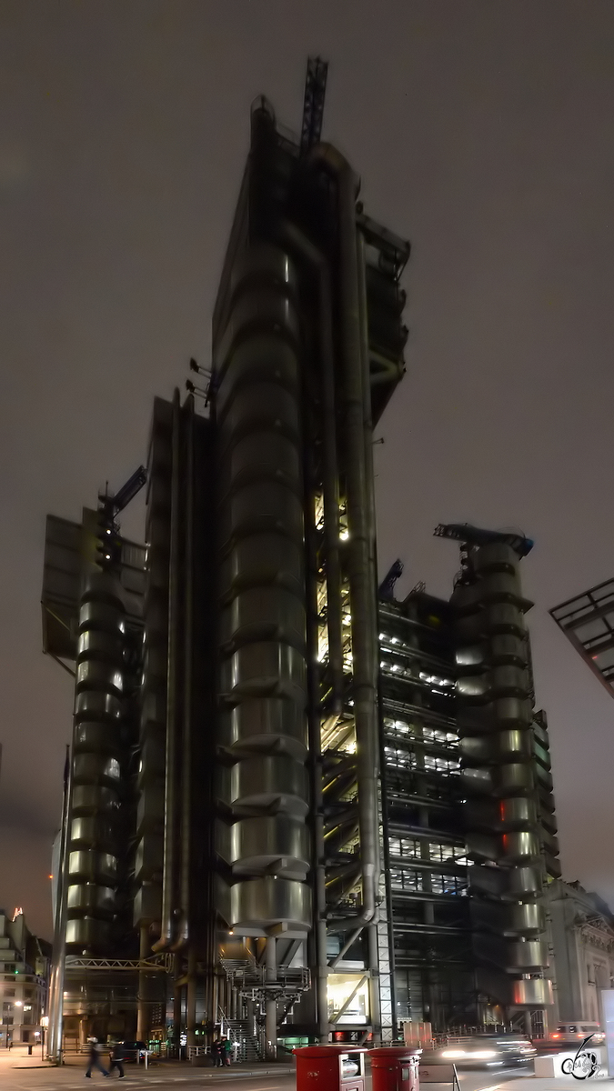 Das 76 Meter hohe Lloyd Building wurde im Zeitraum 1978 bis 1986 errichtet. (London, September 2013)