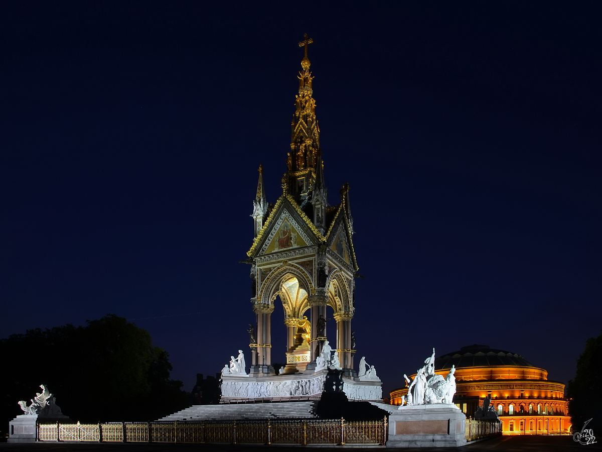 Das Albert Memorial wurde in den Jahren von 1864 bis 1875 im neugotischen Stil errichtet. (London, September 2013)