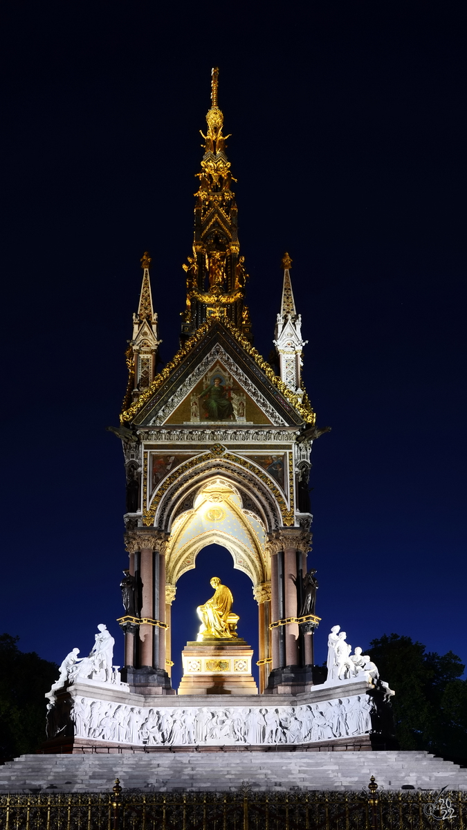 Das Albert Memorial wurde in den Jahren von 1864 bis 1875 im neugotischen Stil errichtet. (London, September 2013)