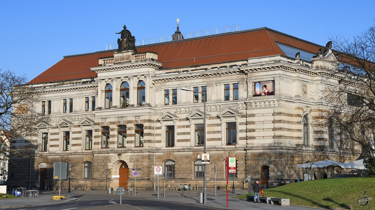 Das Albertinum von der Seite gesehen. (Dresden, April 2018)