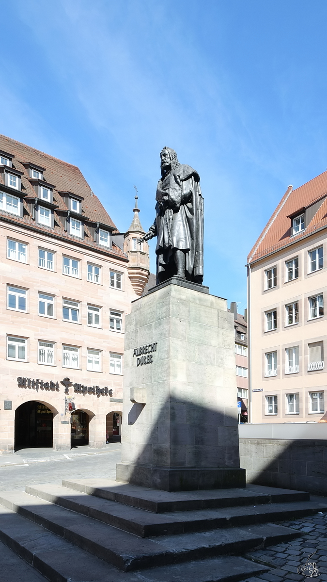 Das Albrecht-Drer-Denkmal wurde 1840 anlsslich des 300. Todestages von Albrecht Drer enthllt. (Nrnberg, Mai 2017)