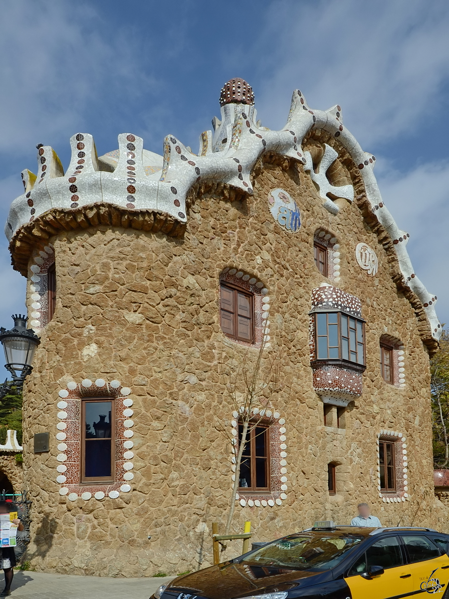 Das von Antoni Gaud entworfene Torhaus zum Park Gell stammt aus dem Jahr 1903. (Barcelona, Februar 2013)