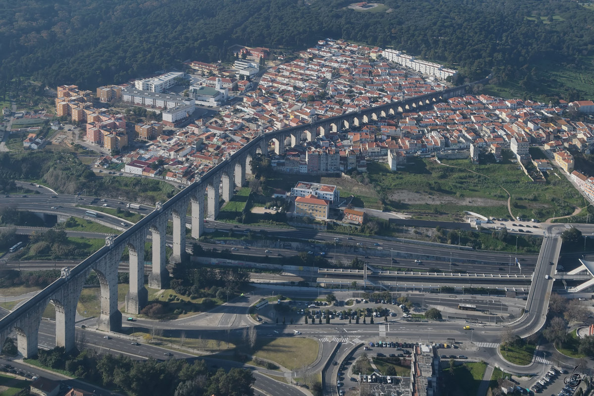 Das Aqueduto das guas Livres in Lissabon zhlt zu den groen Ingenieurleistungen des 18. Jahrhunderts und zu den weltweit grten Bauten seiner Art. (Januar 2017)