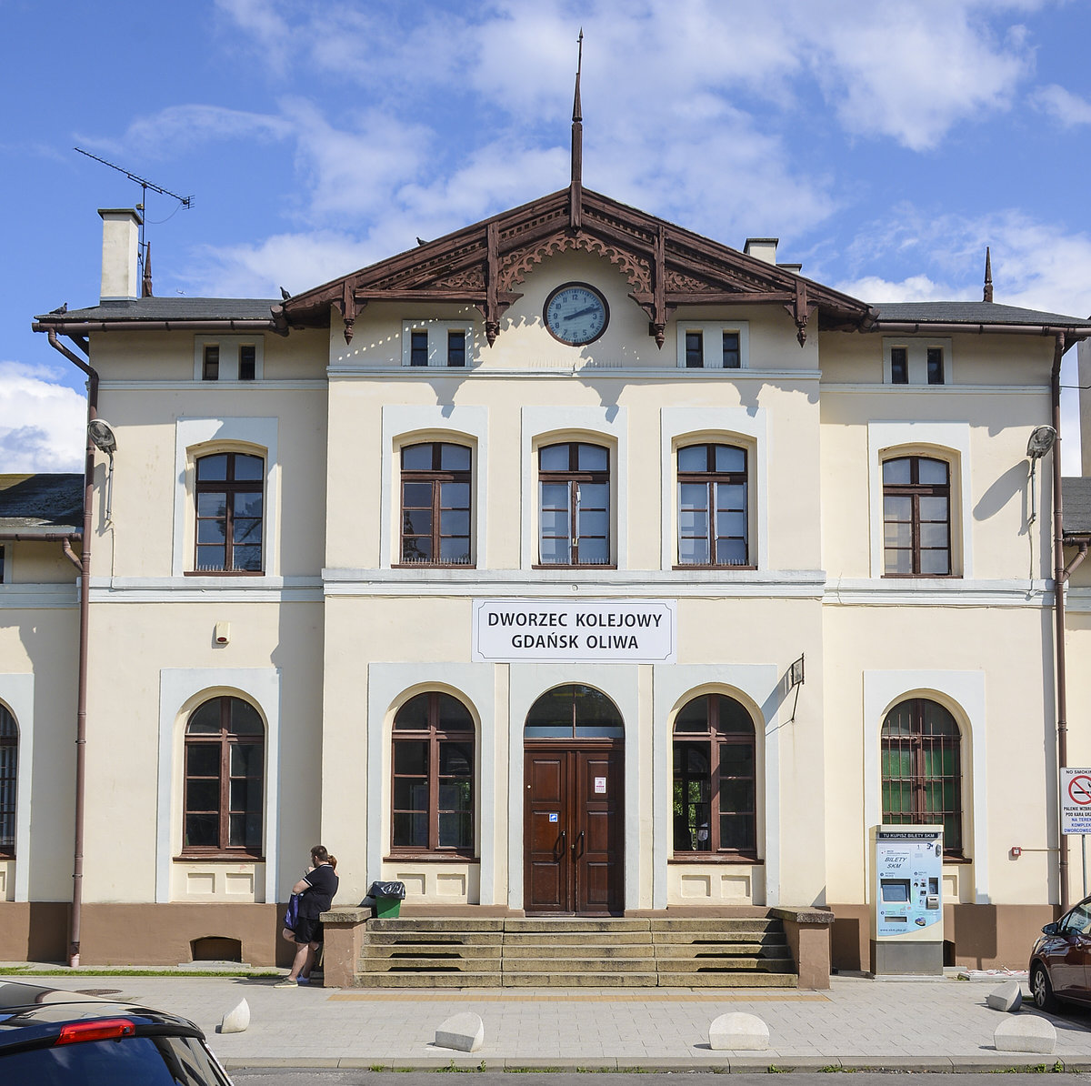 Das Bahnhofsgebude im Danziger Stadtteil Oliwa. Aufnahme: 14. August 2019.