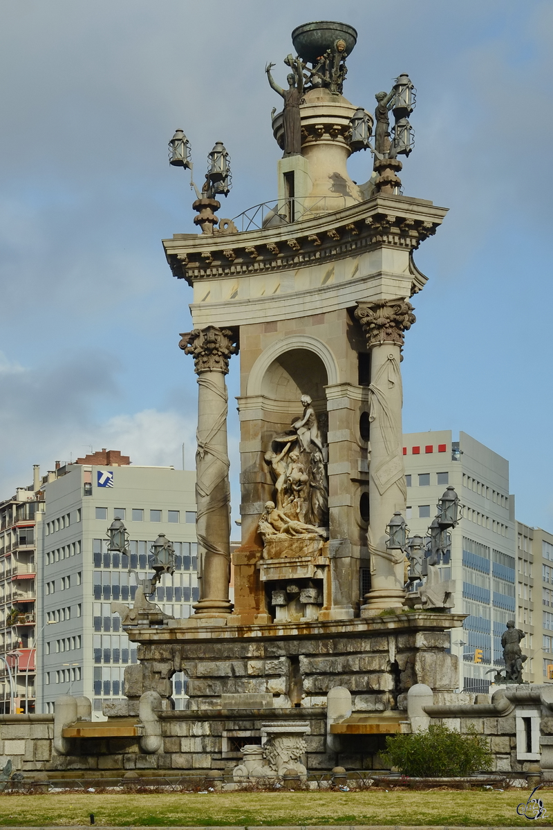 Das barocke Denkmal  Espaa Ofrecida a Dios  (Gott geweihtes Spanien) befindet sich auf dem Plaza de Espaa in Barcelona. (Februar 2012)