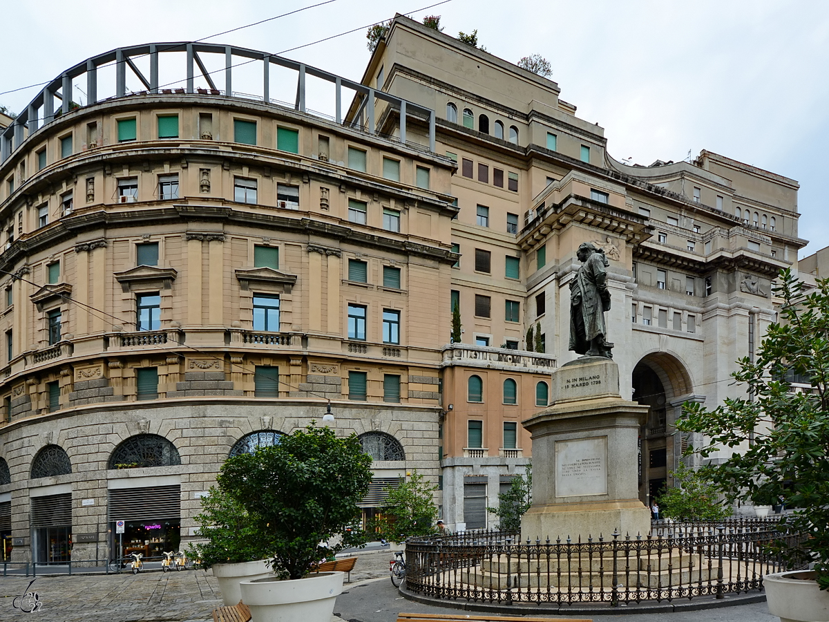 Das Bronzedenkmal fr den italienischen Juristen, Philosophen, konomen und Gelehrten Cesare Beccaria wurde 1913 in der Mailnder Innenstadt aufgestellt. (Juni 2014)