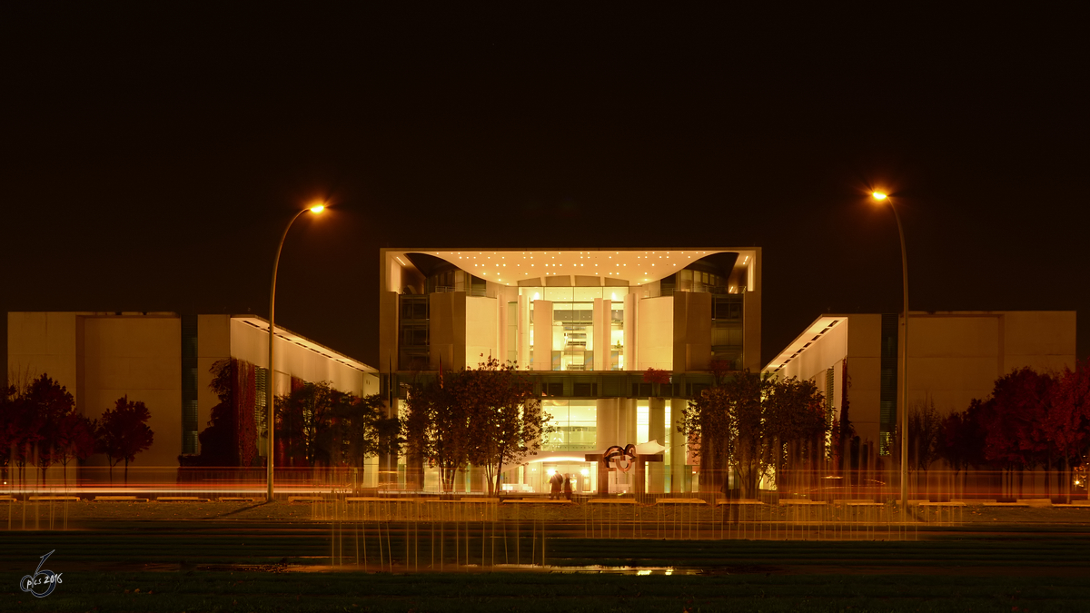 Das Bundeskanzleramt ist Teil der  Band des Bundes  genannten Baugruppe im Spreebogen. (Berlin-Mitte, November 2014)