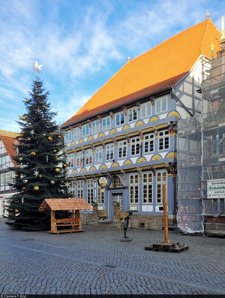Das Caf des Museums Hameln befindet sich im Erdgeschoss dieses Fachwerkbaus. Davor wurde schon der Weihnachtsbaum aufgestellt.

🕓 19.11.2022 | 9:14 Uhr