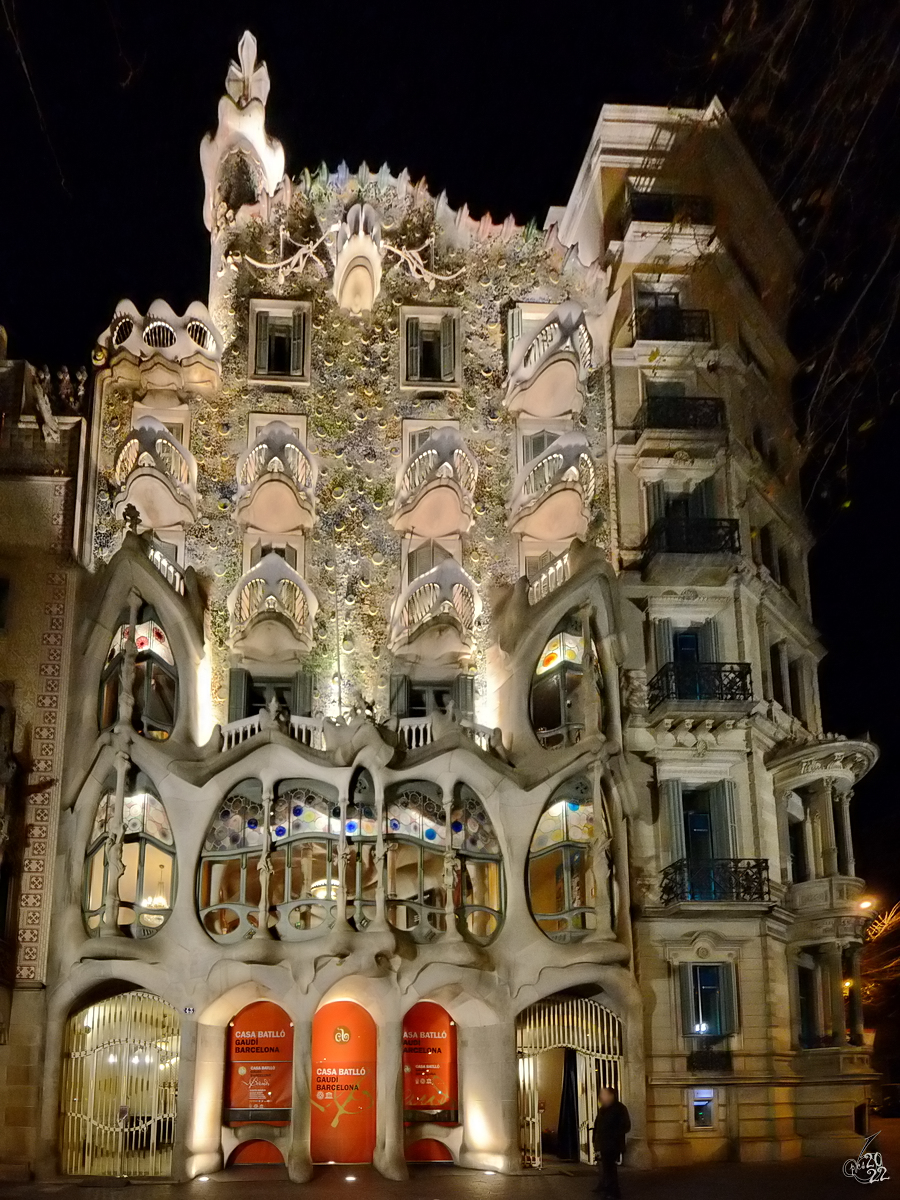 Das Casa Batll von Antoni Gaud wurde in den Jahren 1904 bis 1906 im Baustil der Modernisme errichtet. (Barcelona, Februar 2012)