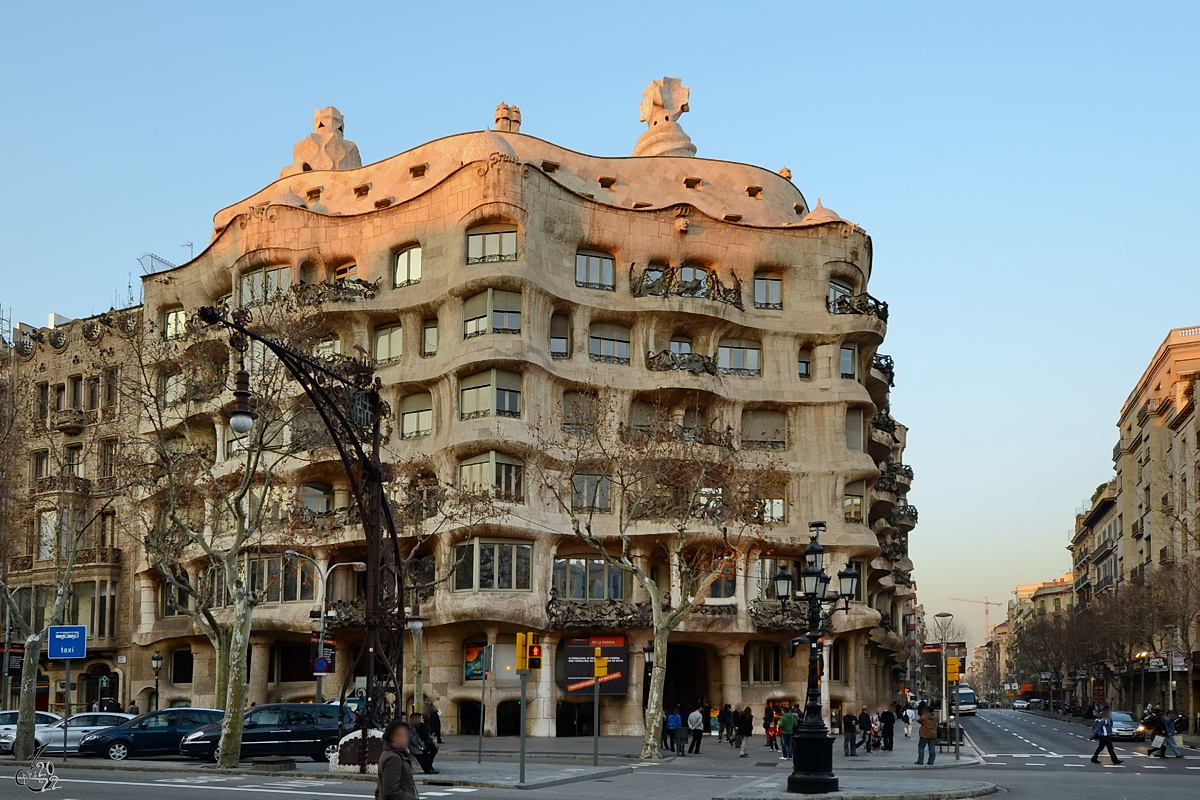 Das Casa Mil von Antoni Gaud wurde in den Jahren 1906 bis 1912 errichtet. (Barcelona, Februar 2012)
