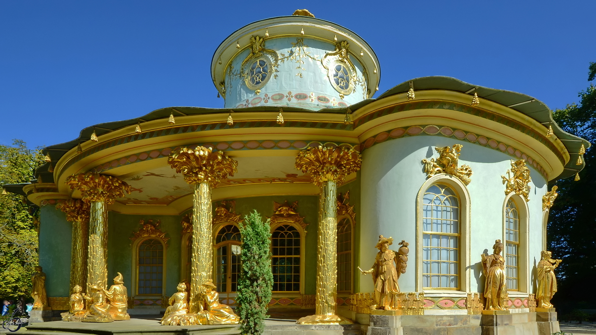 Das Chinesische Haus im Park Sanssouci in Potsdam entstand in den Jahren 1755 bis 1764. (September 2012)