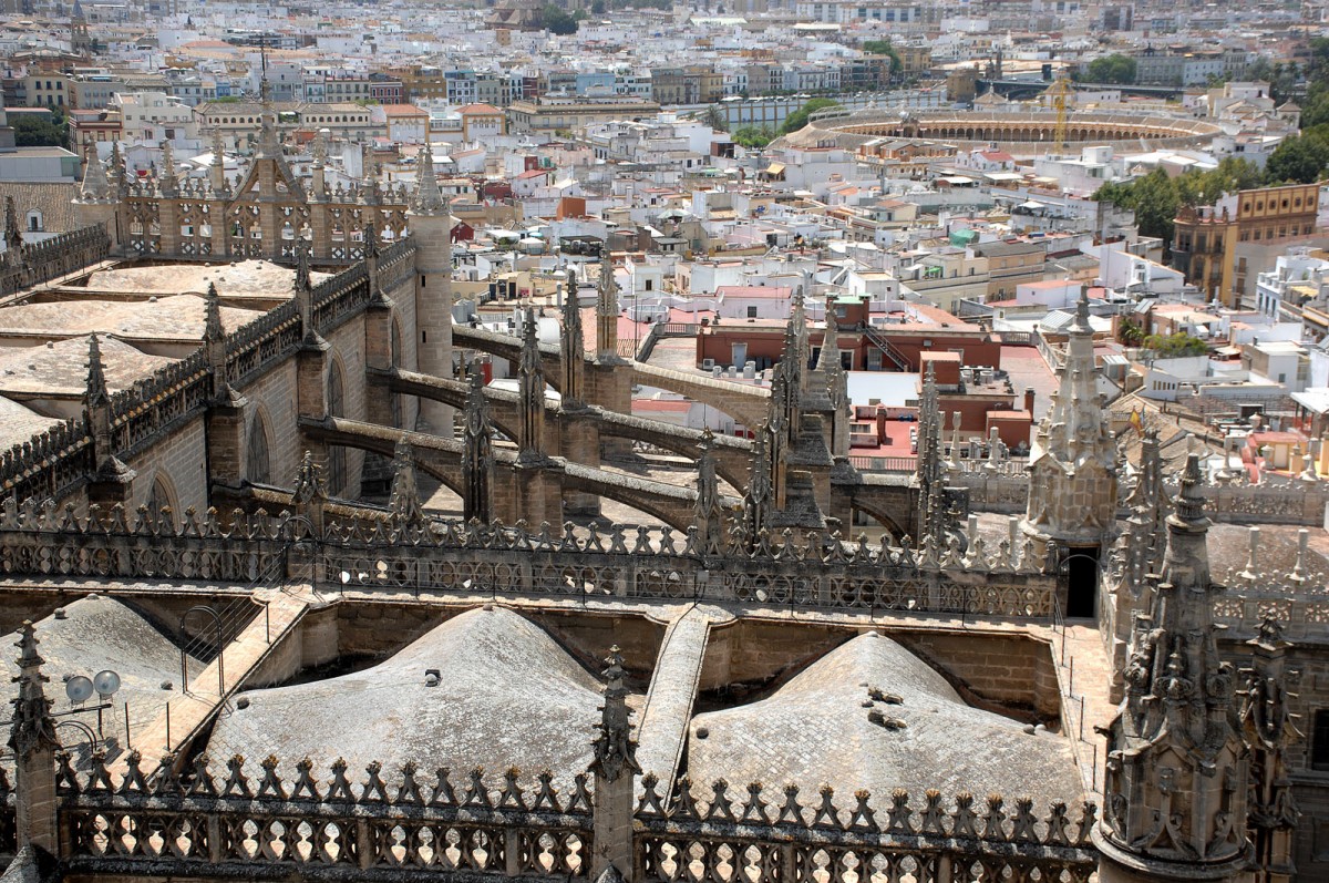 
Das Dach der Catedral de Sevilla vom Domturm aus gesehen. Aufnahme: Juli 2014.