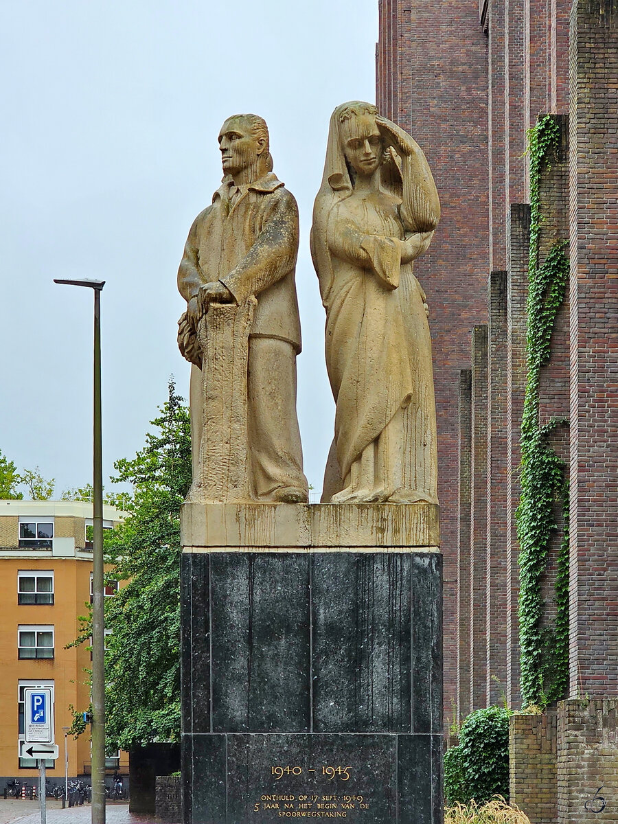 Das Denkmal f�r das gefallene Eisenbahnpersonal in Utrecht wurde 1949 zum Gedenken an die Mitarbeiter der Niederl�ndischen Eisenbahnen errichtet, die im Zweiten Weltkrieg ums Leben kamen. (September 2026)