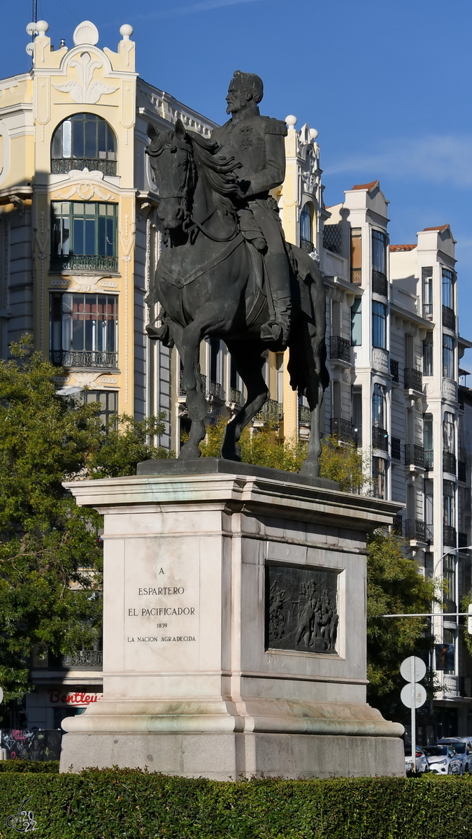 Das Denkmal fr den spanischen General und Politiker Baldomero Espartero (Estatua de Espartero) wurde 1886 feierlich eingeweiht. (Madrid, November 2022)