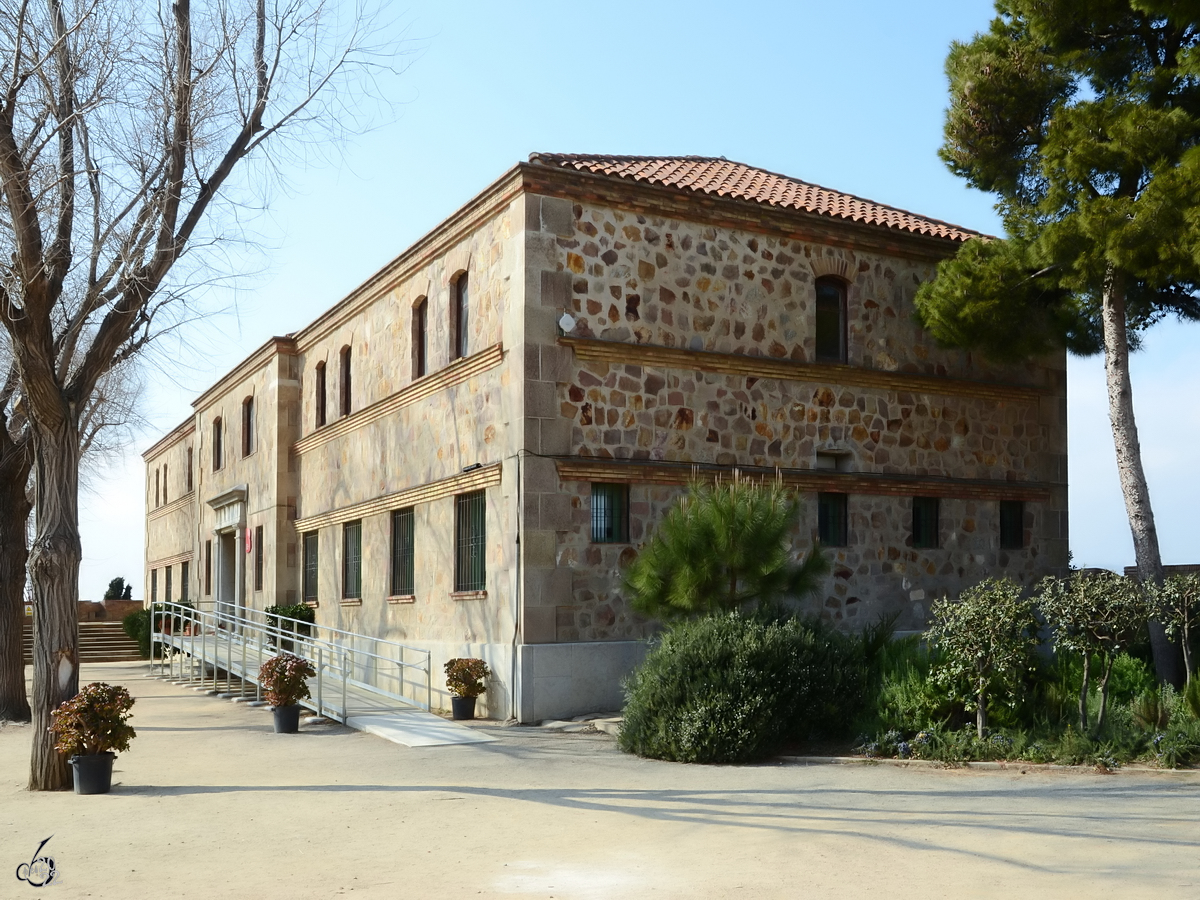 Das Direktionsgebude der aus dem 17. Jahrhundert stammenden Militrfestung Castell de Montjuic, einer . (Februar 2012)