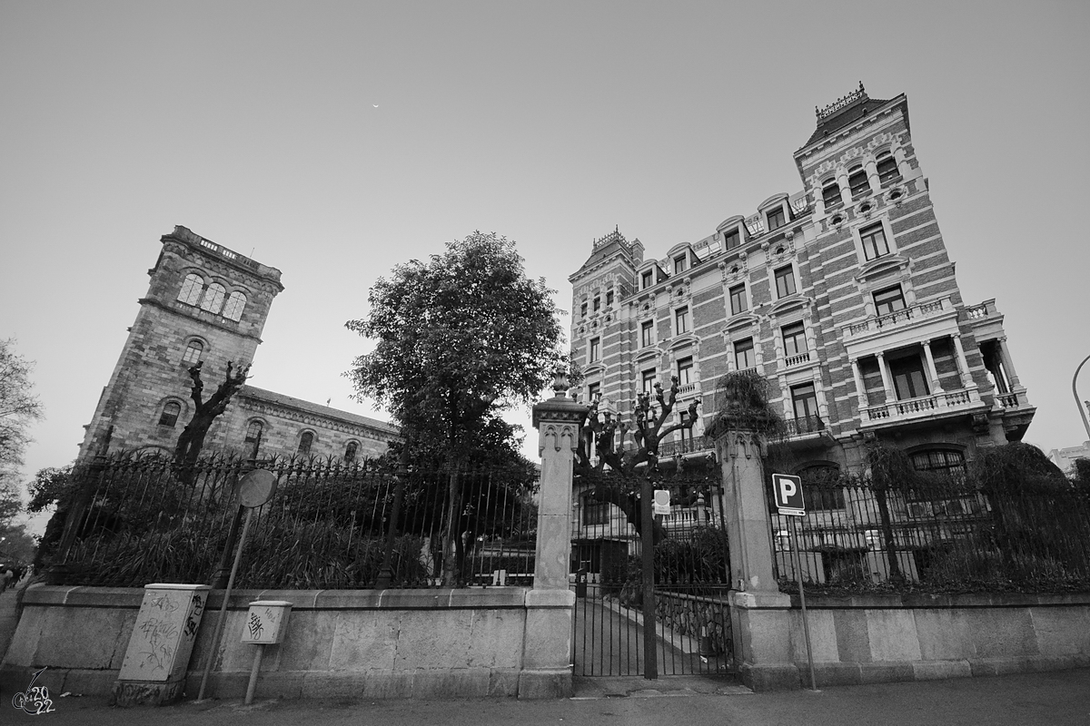 Das Edificio Mutua Universal wurde im Jahre 1917 entworfen und steht in der Innenstadt von Barcelona. (Februar 2012)